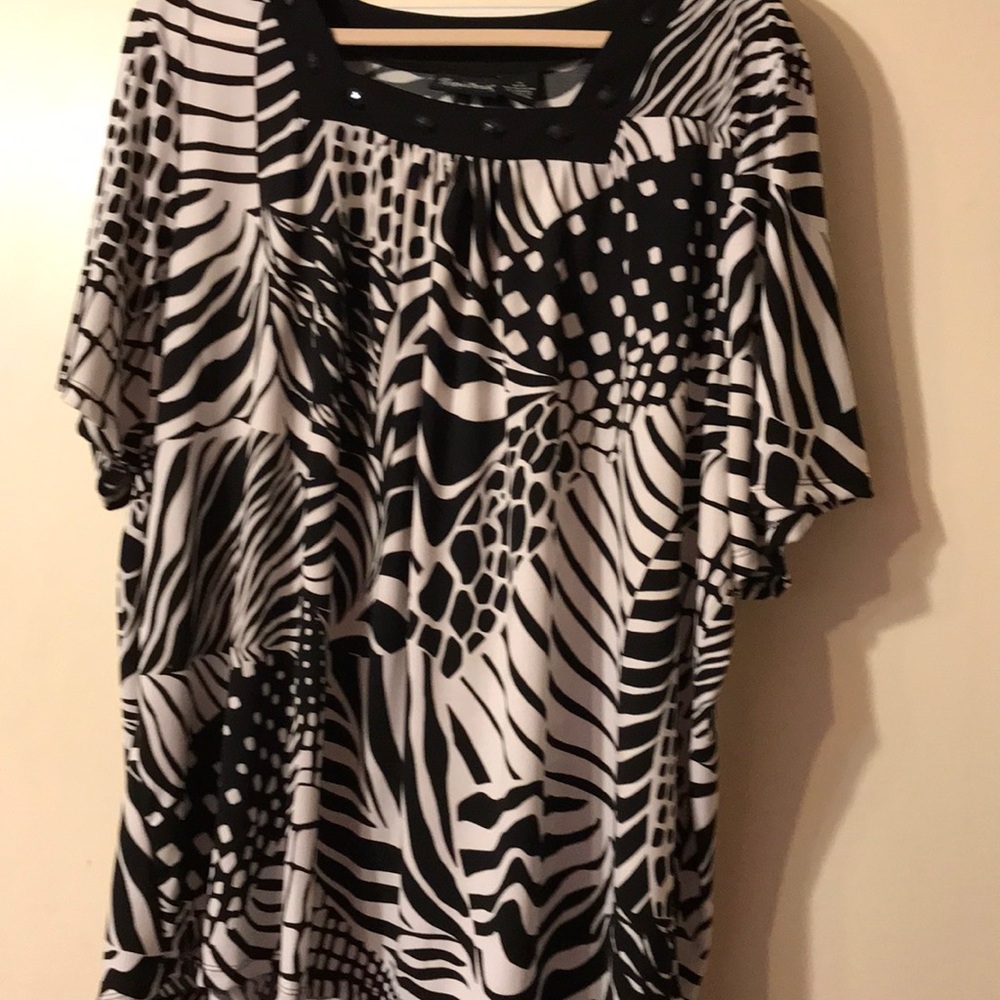 Polyester black and white SS shirt